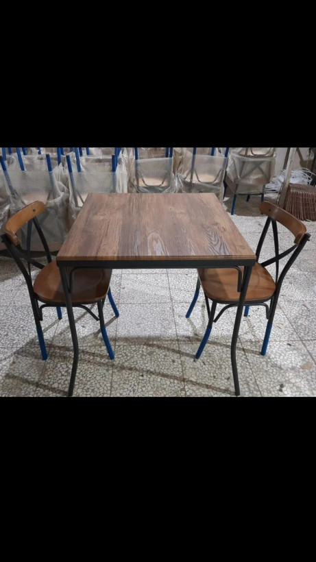 میز نهارخوری لهستانی