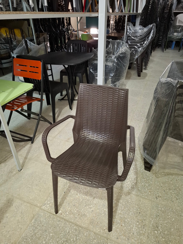 صندلی پلاستیکی کامپیران کد 010