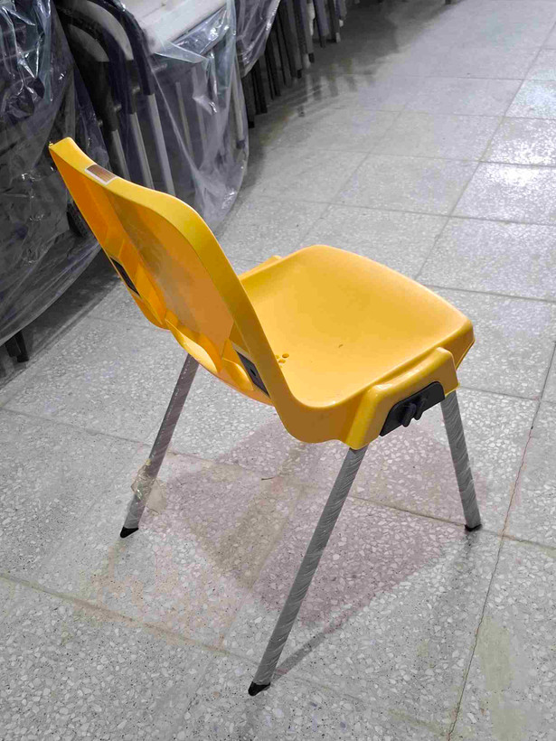 صندلی پلاستیکی کامپیران کد ۱۴۰