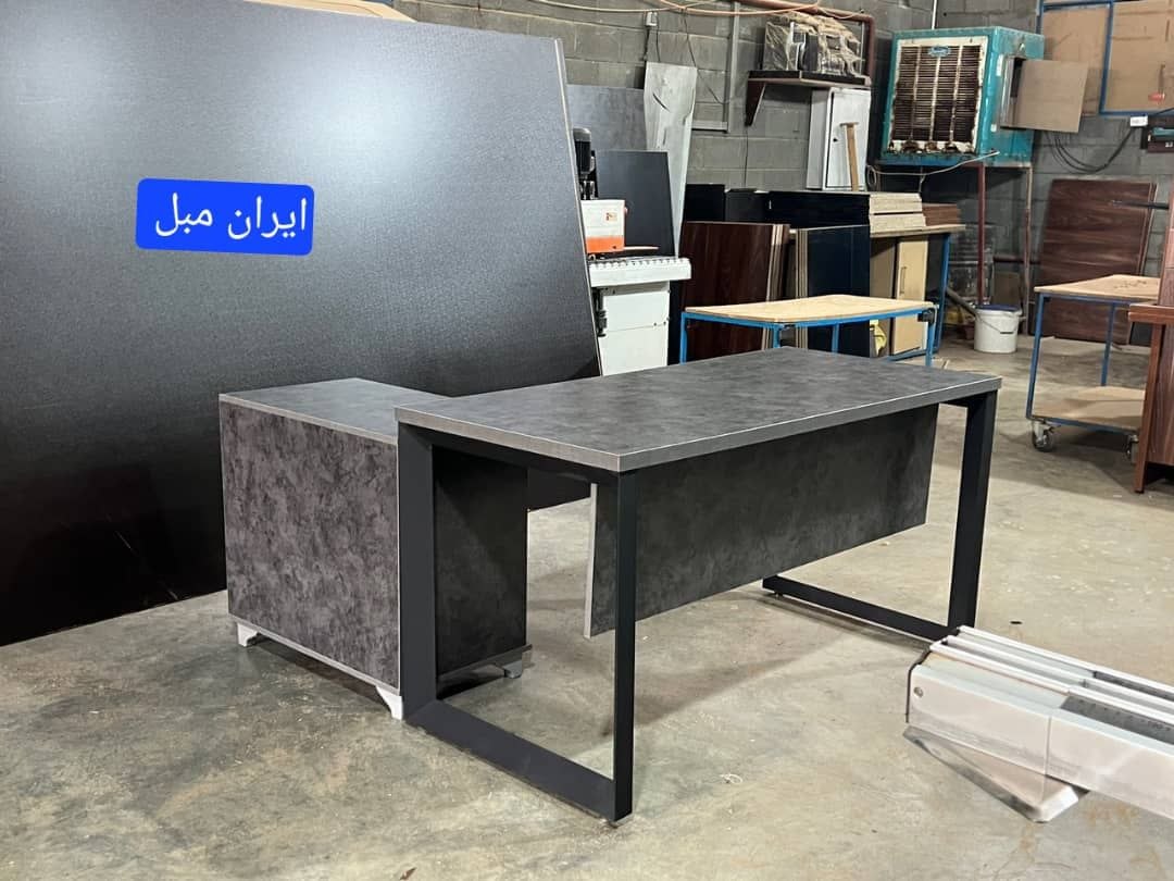 میز اداری پایه فلزی کامپیران کد ۱۱