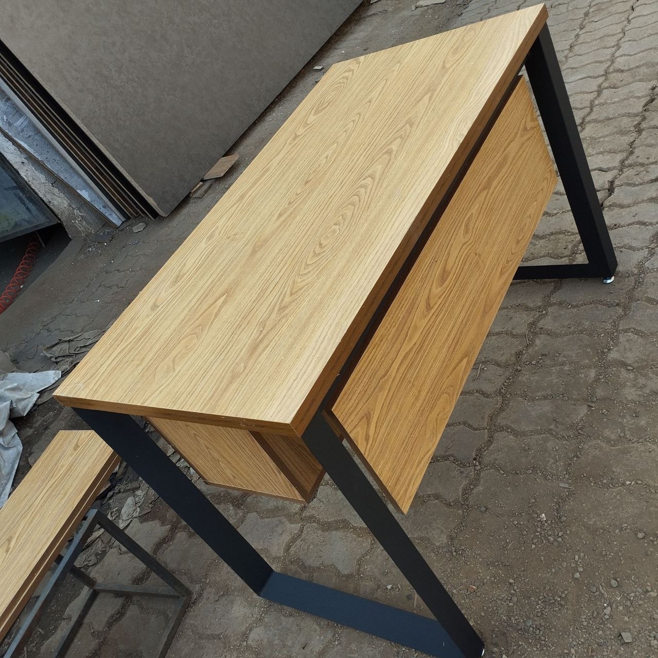 میز اداری پایه فلزی چوبی کامپیران کد ۱۸